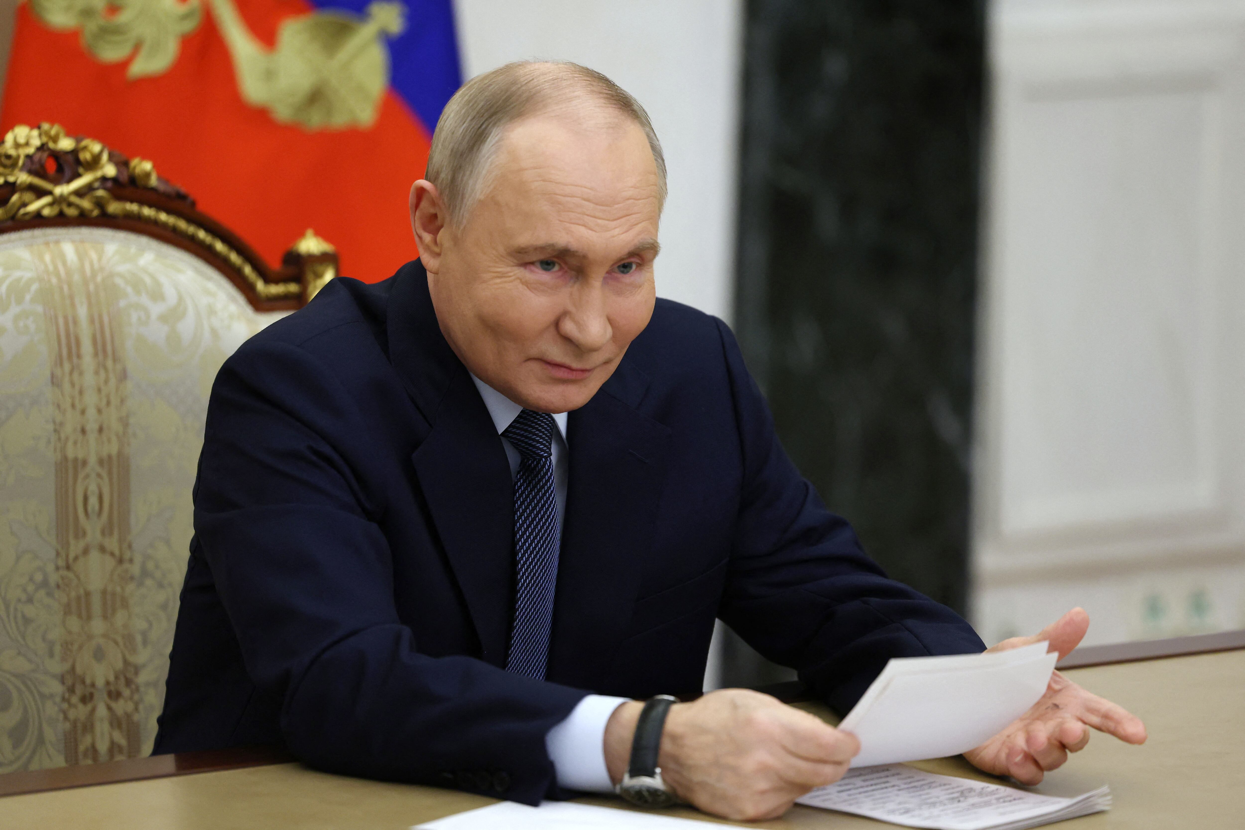 El presidente ruso, Vladimir Putin, dijo el 22 de noviembre de 2024 que Moscú realizaría más pruebas del misil balístico hipersónico Oreshnik en "condiciones de combate", un día después de disparar uno sobre Ucrania. (Foto de Vyacheslav PROKOFYEV / POOL / AFP)