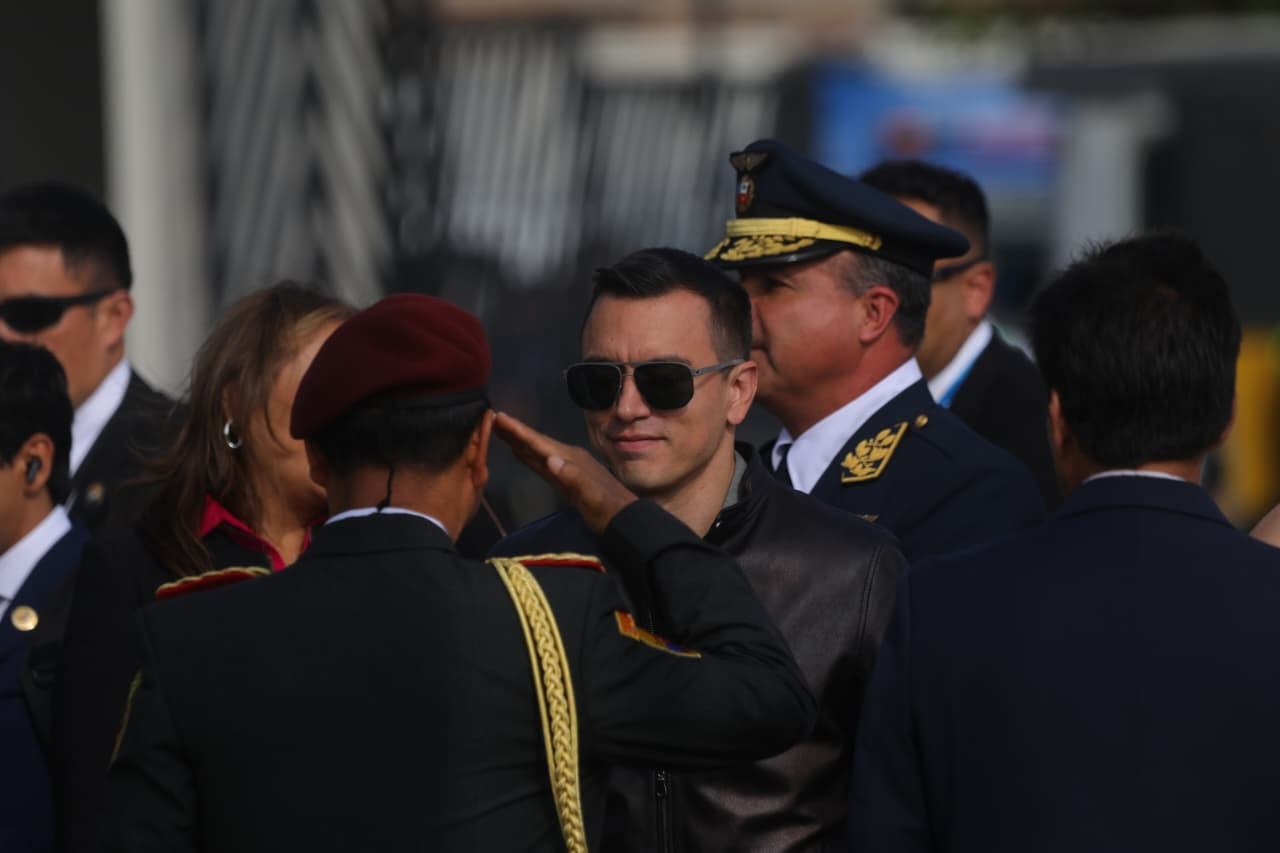 El presidente de Ecuador, Daniel Noboa, llegó al Grupo Aéreo N° 8, como parte de su visita al Perú para la toma de mando de la presidenta Keiko Fujimori. Foto: Antonio Melgarejo / @photo.gec