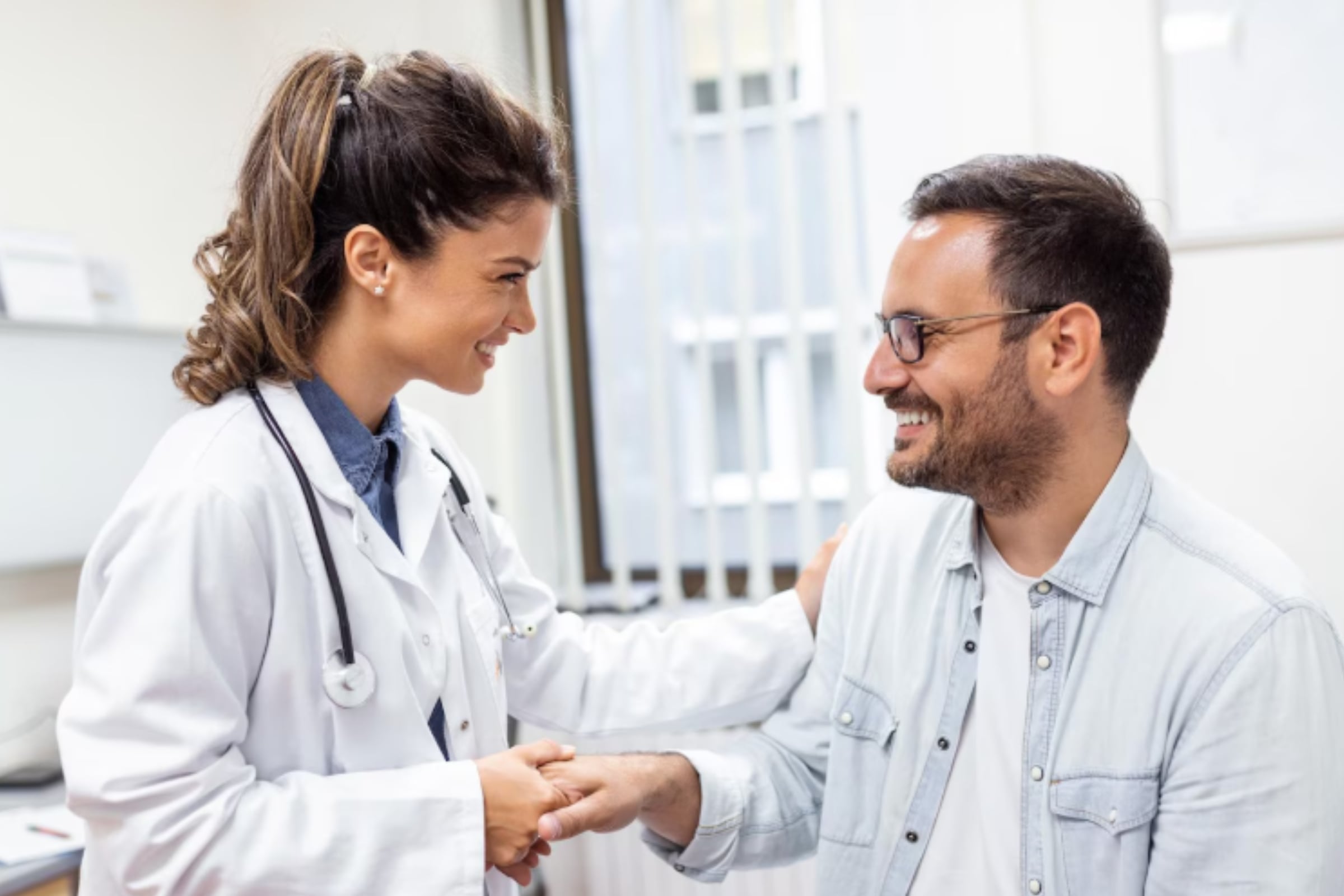 Varios profesionales de la salud podrán tener sus licencias médicas en Florida de una manera más sencilla (Foto: Freepik)