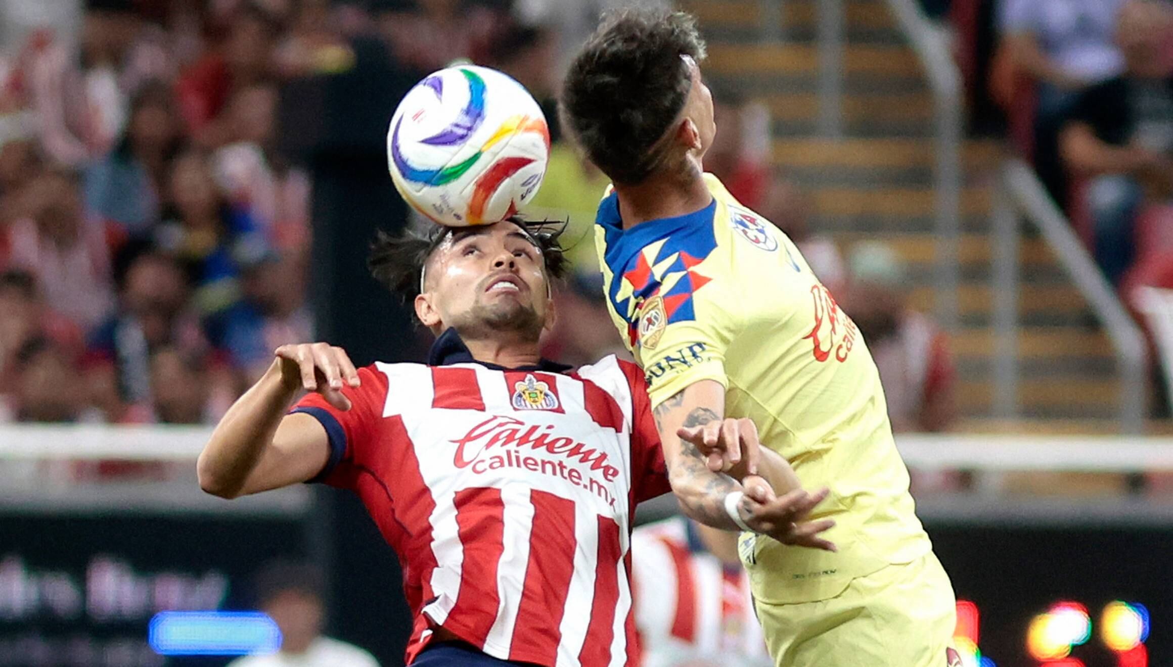Lista de canales de televisión y plataformas streaming para mirar el partido América vs. Chivas este sábado 14 de septiembre por la fecha 7 del Torneo Apertura de la Liga MX desde el Estadio Ciudad de los Deportes. (Foto: ULISES RUIZ / AFP)