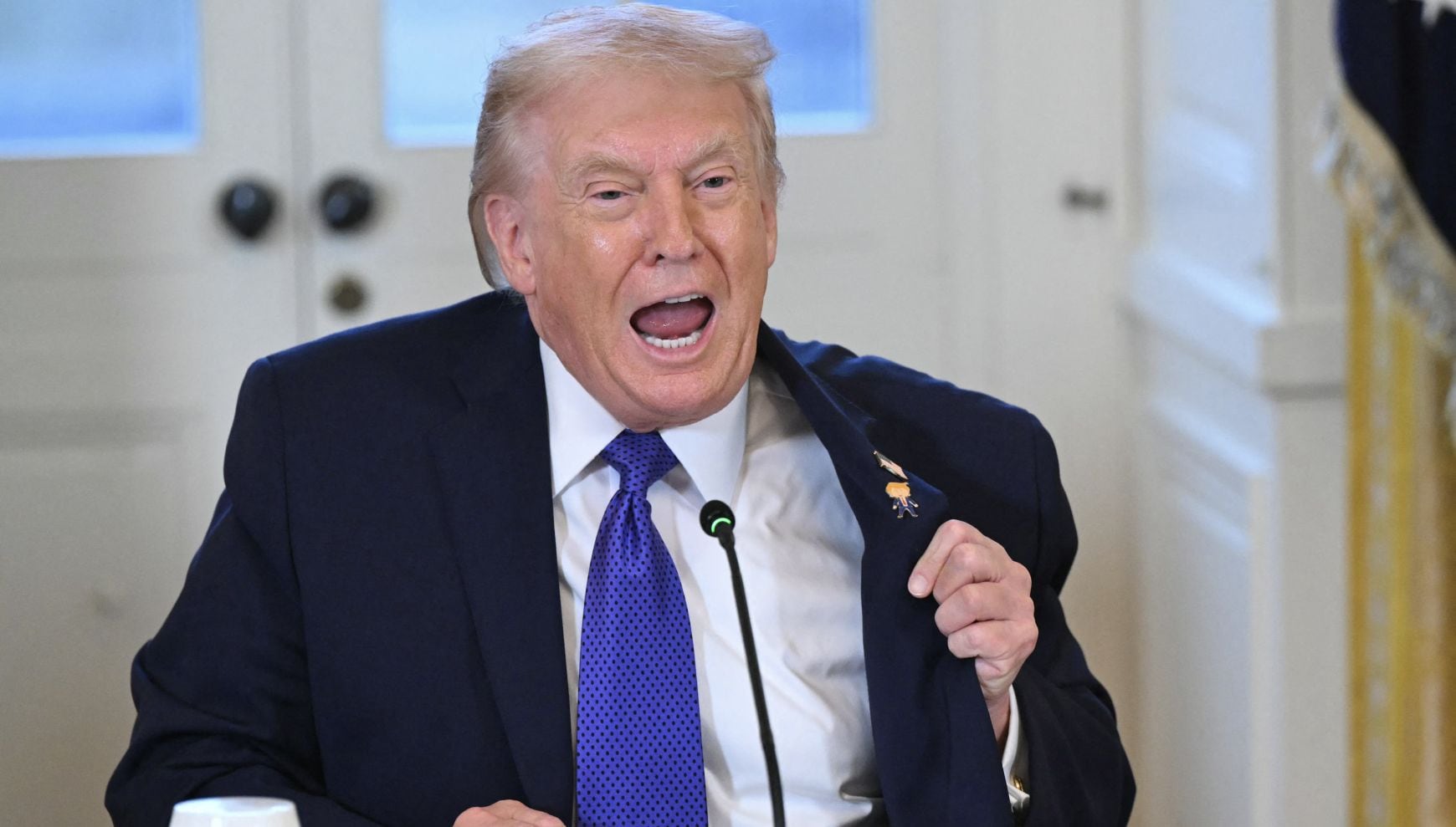 ¡Mano firme! Trump busca impedir que grandes inversionistas y corporaciones sigan comprando viviendas unifamiliares (Foto referencial: Saul Loeb / AFP)