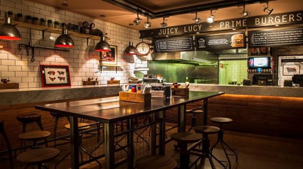 Juicy Lucy es una marca creada por los dueños de Pardos Chicken. En el 2018 pasó a manos de Civitano, el holding gastronómico de grupo Wiese.