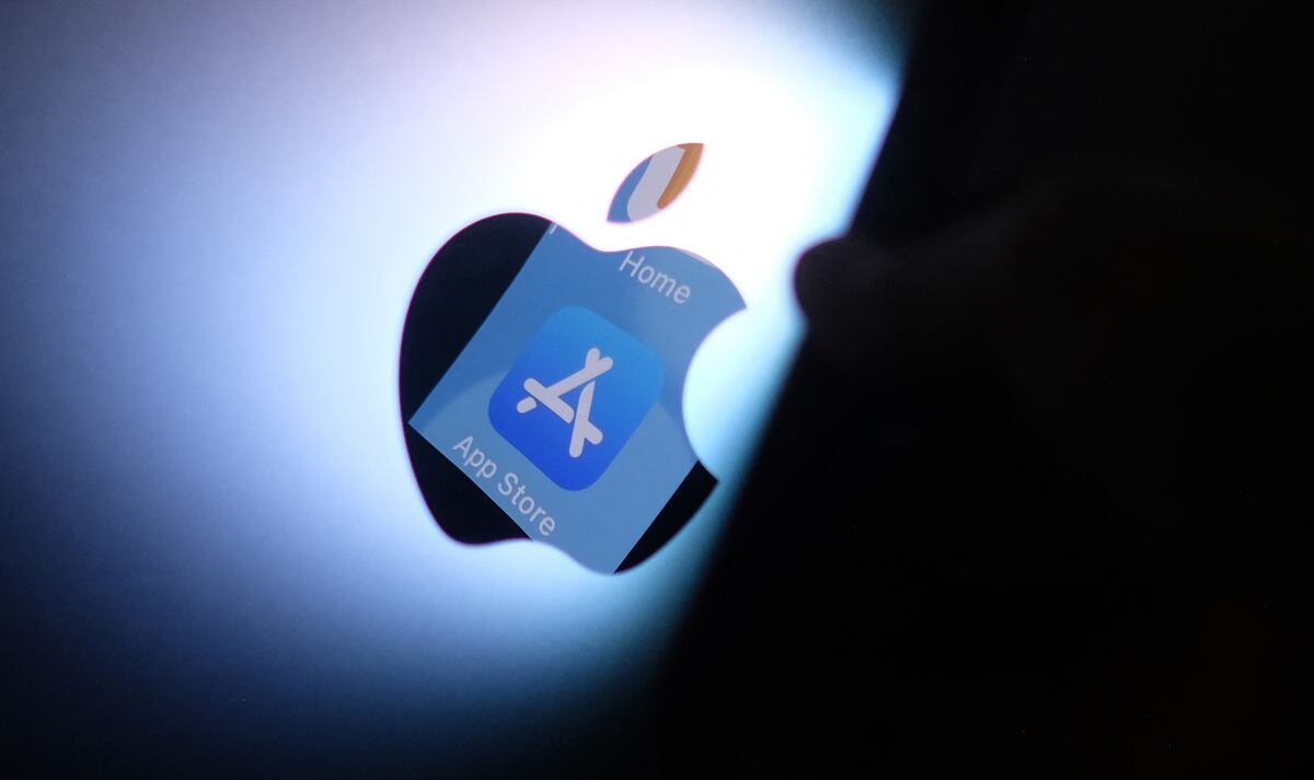 Los usuarios de otras regiones tendrían que seguir utilizando la App Store en sus iPhone para instalar aplicaciones.