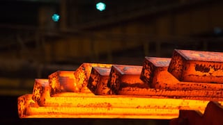 Mineral de hierro se desploma debido a crisis del acero en China