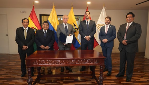 Tras la aprobación del texto, el secretario general de la CAN, Gonzalo Gutiérrez, suscribió la resolución, que fue publicada de inmediato en la Gaceta Oficial del Acuerdo de Cartagena. (Foto: CAN)