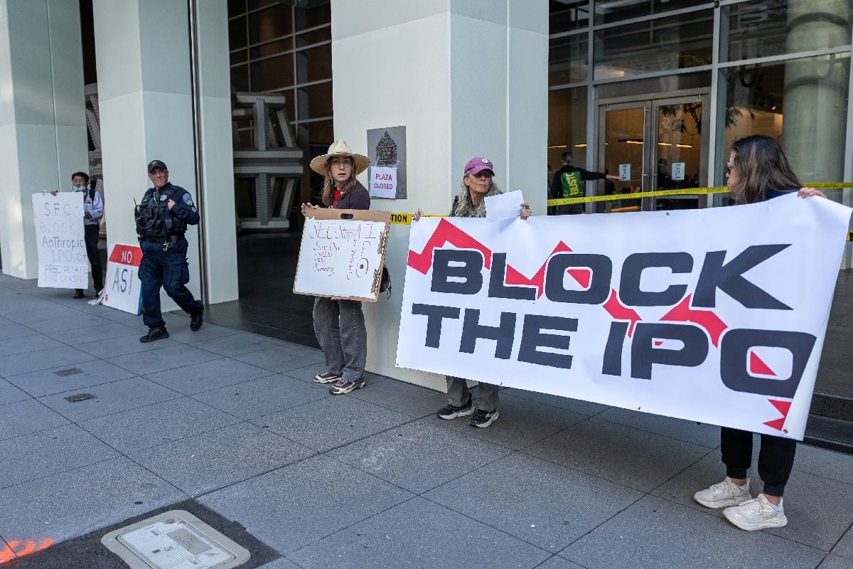 Protesters opposed to an Anthropic IPO outside the companys headquarters during an investor day in San Francisco on Oct. 14. Photographer: David Paul Morris/Bloomberg