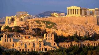 Grecia: Récord de turistas ayudaría a poner fin a su larga recesión