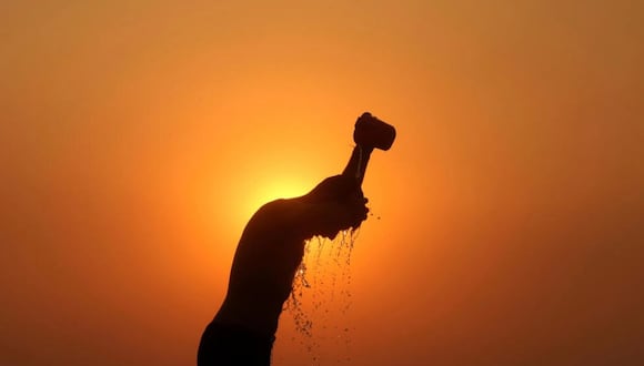La silueta de un trabajador indio de Jammu, en medio de un intenso calor |© Mukesh GUPTA / AFP