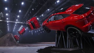 Jaguar lanza nuevo SUV con un 'salto mortal' al mercado más popular