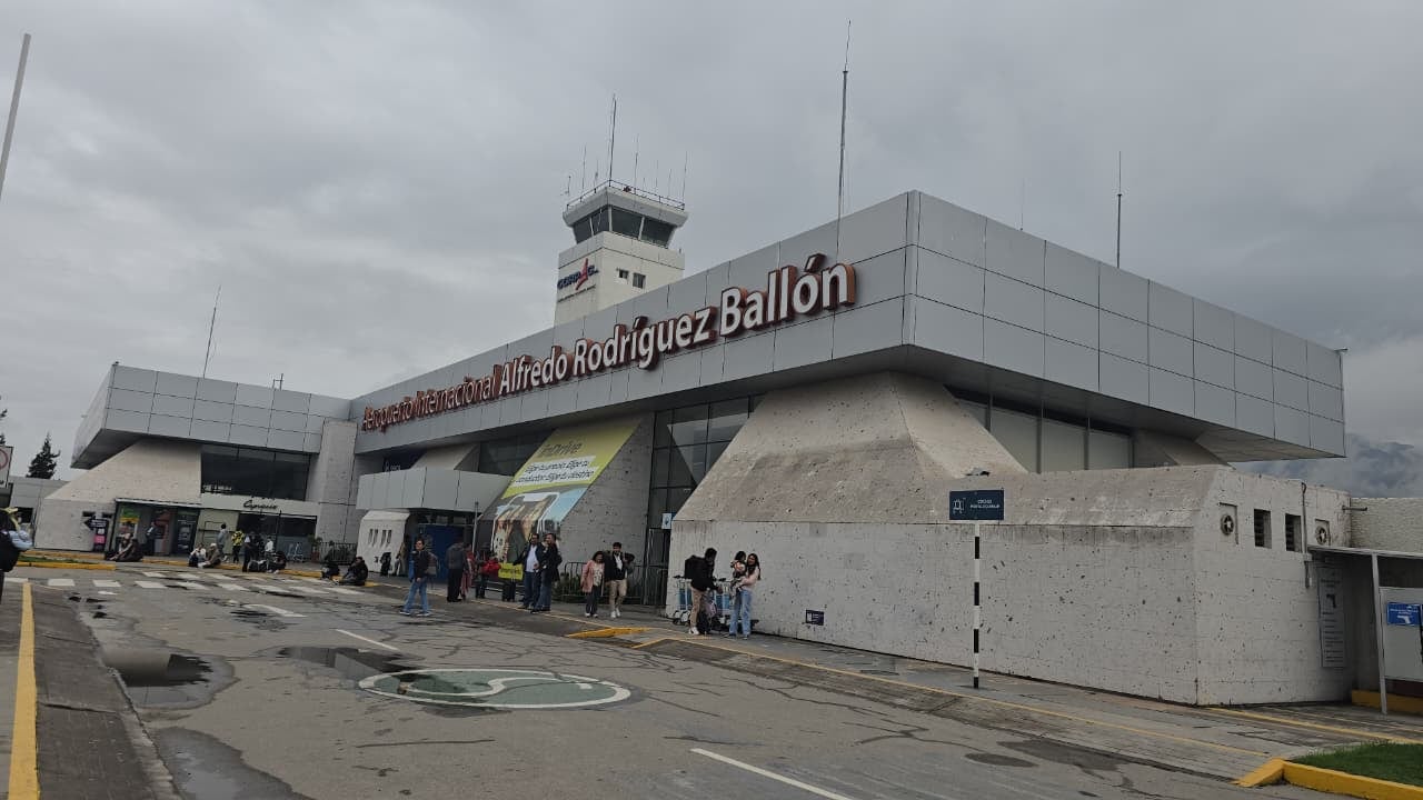 Algunos pasajeros denunciaron que fueron retirados incluso desde la sala de embarque sin mayores explicaciones. Foto: GEC.