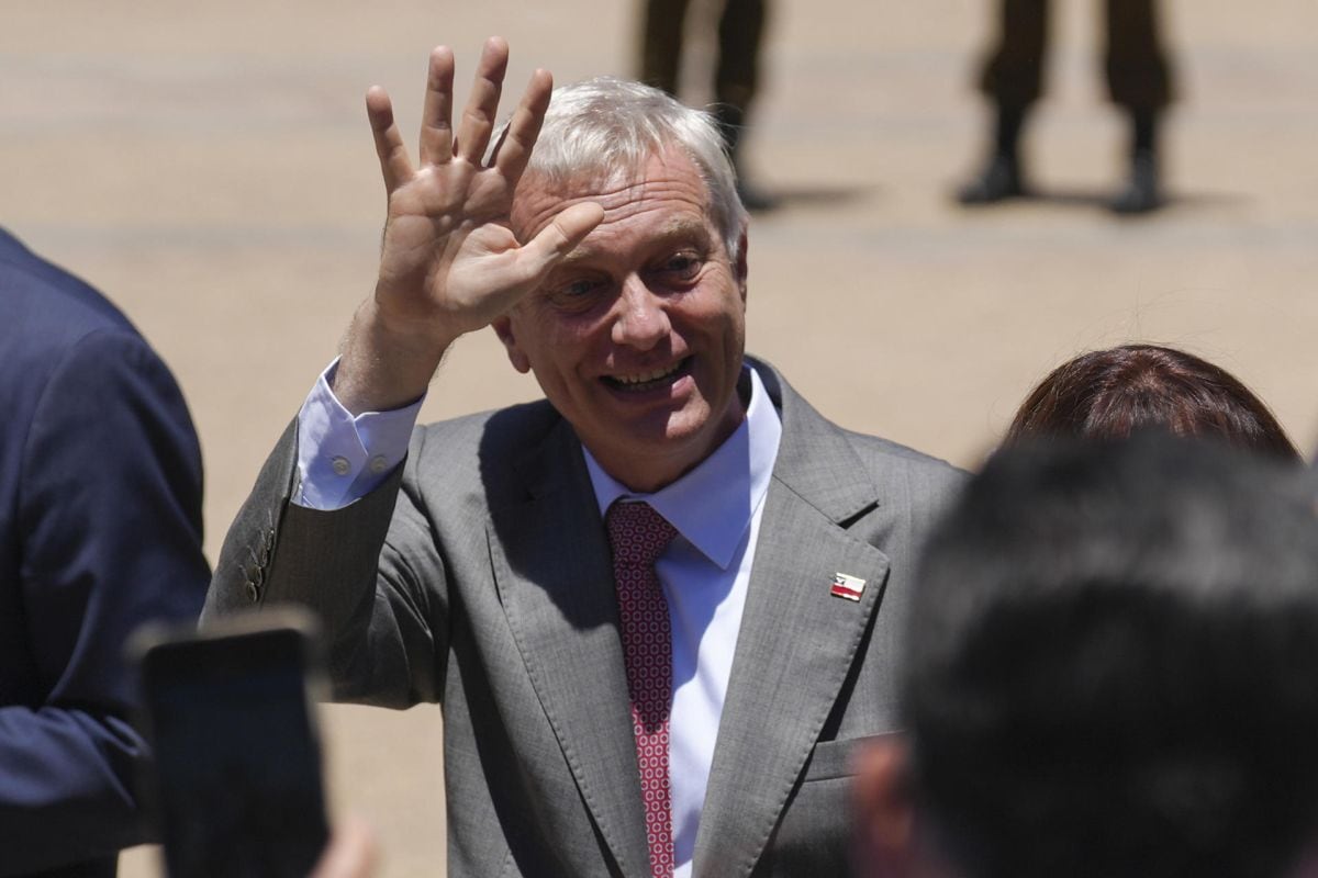 Según Cancillería, una vez que "reciban las invitaciones" el presidente José Jerí tomará la decisión de viajar o no a la asunción de Kast, programada para el 11 de marzo del 2026. Foto: EFE/ Adriana Thomasa