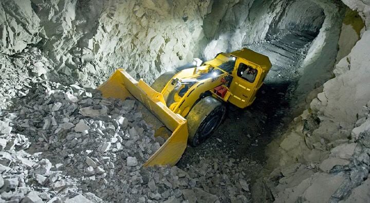Titiminas Silver posee una opción para adquirir el 100% del proyecto de plata Madre Sierra, que comprende 18 concesiones mineras que abarcan 7,561 hectáreas.