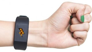 Pavlok, la pulsera que emite descargas eléctricas si fumas demasiado o te muerdes las uñas
