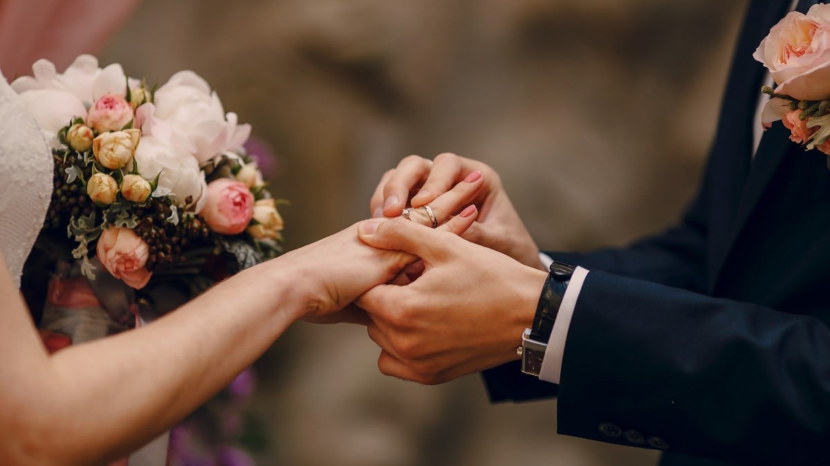 EE. UU. desmantela gigantesca red de bodas falsas: cobraban hasta 100.000 dólares por la Green Card