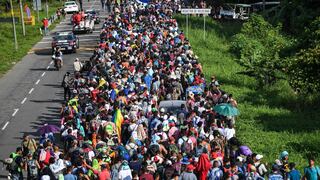 Migrantes en México reanudan la marcha hacia EE.UU.