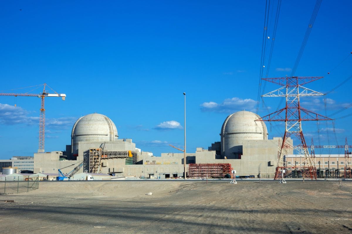 Una fotografía muestra una vista de la central, situada en la región occidental de Al Dhafra de Abu Dabi, en la costa del Golfo, a unos 50 kilómetros al oeste de Ruwais. Foto: Central nuclear de Barakah / AFP