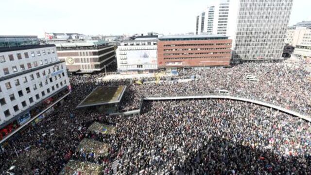 Estocolmo: Miles de personas se reunen en la "manifestación por el amor" tras atentado