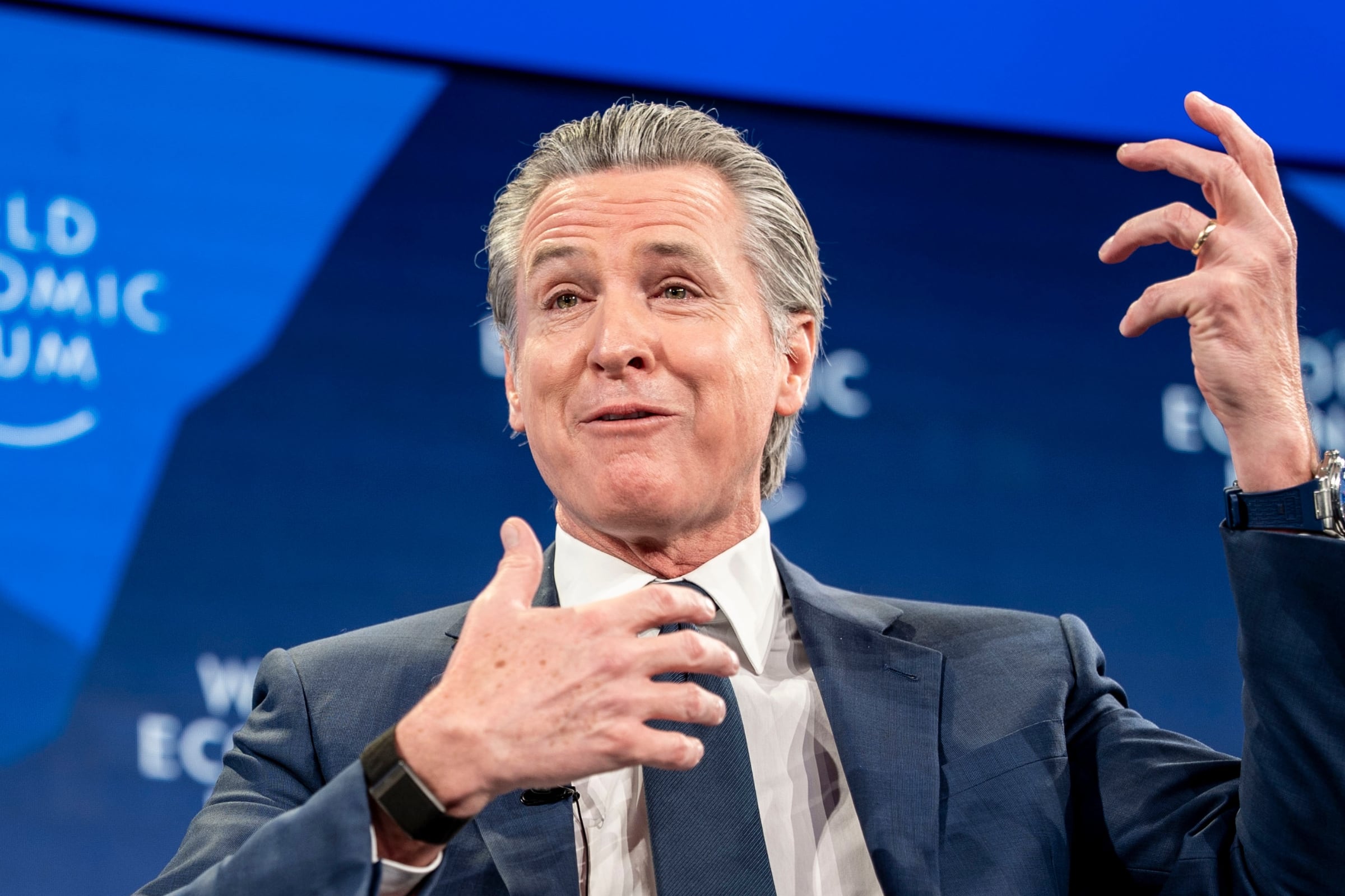 Newsom firmó una ley en California que permite recuperar en efectivo el saldo de tarjetas de regalo: ¿quiénes pueden hacerlo y hasta cuándo?