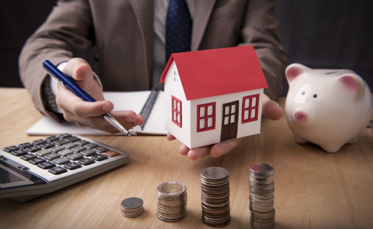 El impuesto predial se calcula sobre el autovalúo usando tasas progresivas basadas en tramos de UIT. Foto: Freepik