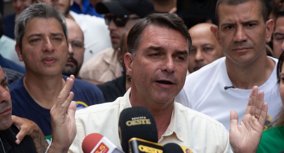 Mercados brasileños celebran ventaja de Flávio Bolsonaro sobre Lula en primera vuelta