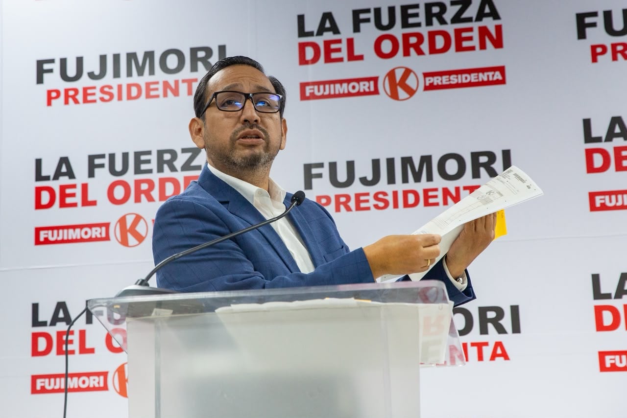 Luis Dyer sostuvo que los recursos de nulidad presentados por Juntos por el Perú buscan retrasar la proclamación de resultados. Foto: Fernando Sangama / GEC