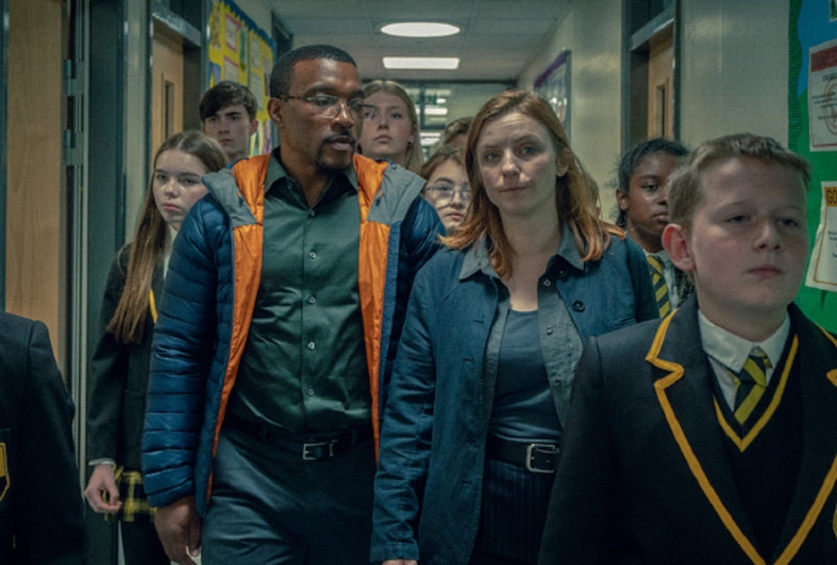Ashley Walters como Luke Bascombe y Faye Marsay como Misha Frank en el drama criminal británico "Adolescencia" (Foto: Netflix)
