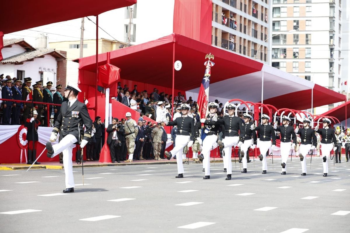 Delegaciones nacionales e internacionales desfilan reafirmando los lazos de amistad y cooperación. Foto: Mindef.