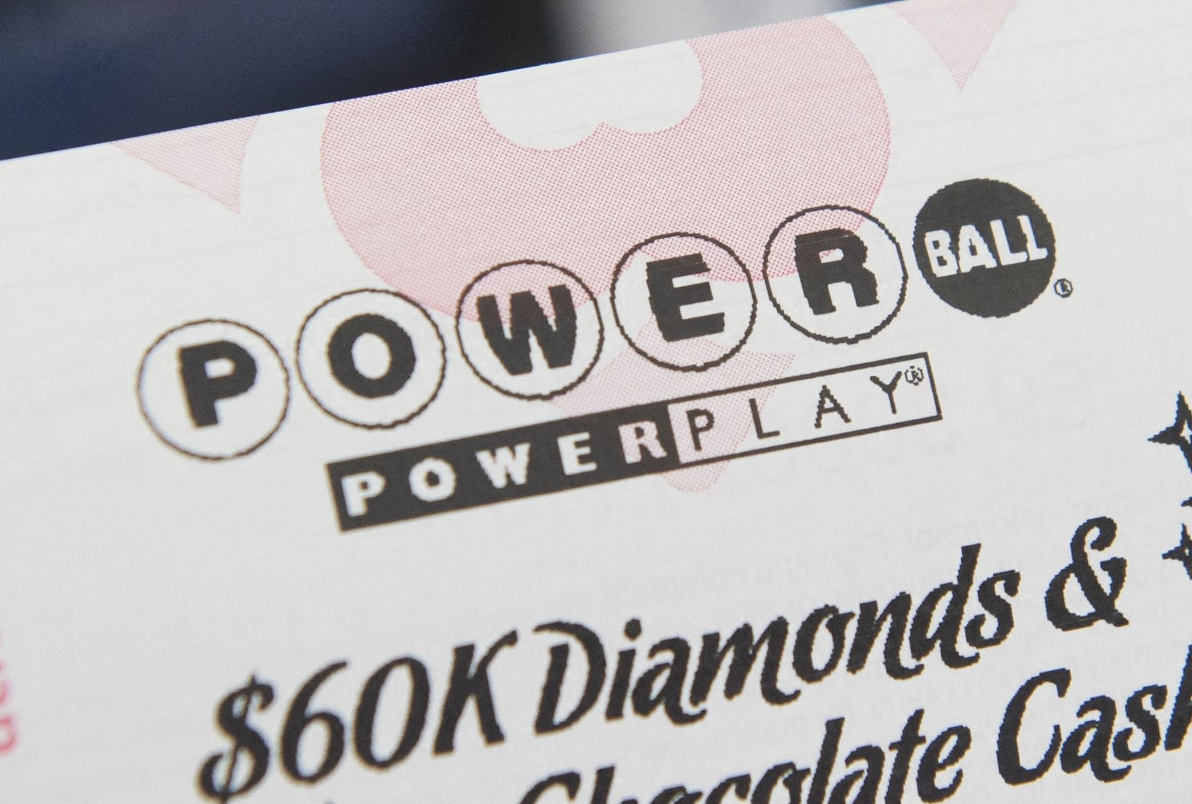 En esta nota conocerás los resultados del sorteo del Powerball del sábado 27 de diciembre y descubrir si alguien se quedó con el premio mayor. (Foto: Saul Loeb / AFP)