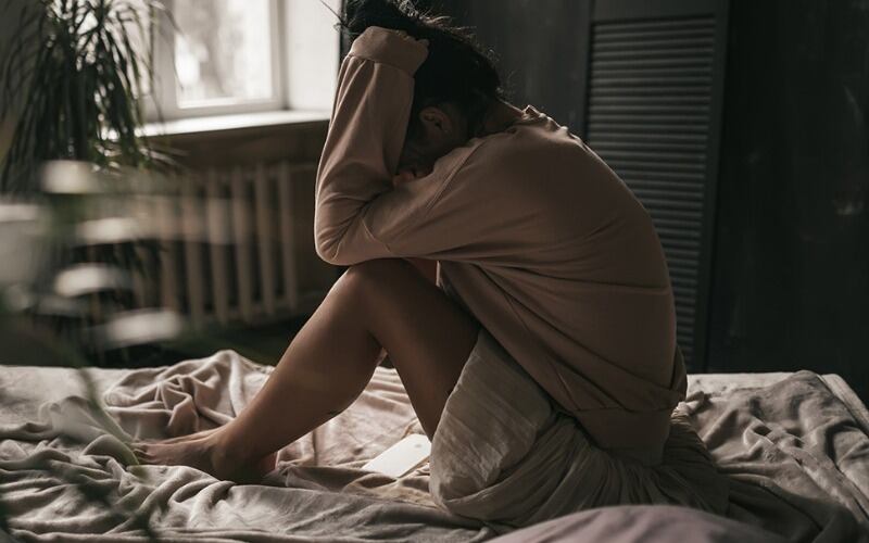 La guía, de lectura amigable, aborda síntomas, tamizaje positivo y diversas opciones terapéuticas. Foto: Freepick