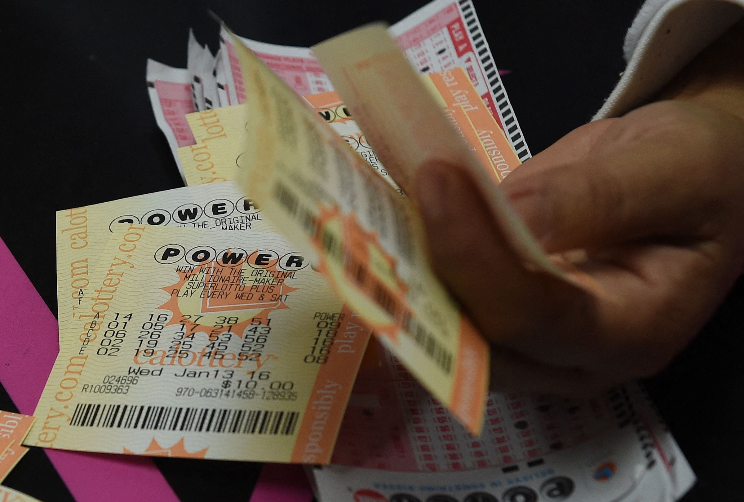 Revisa esta nota para que descubras quién ganó el Powerball hoy, miércoles 11 de marzo, en EE.UU. (Foto: MARK RALSTON / AFP)