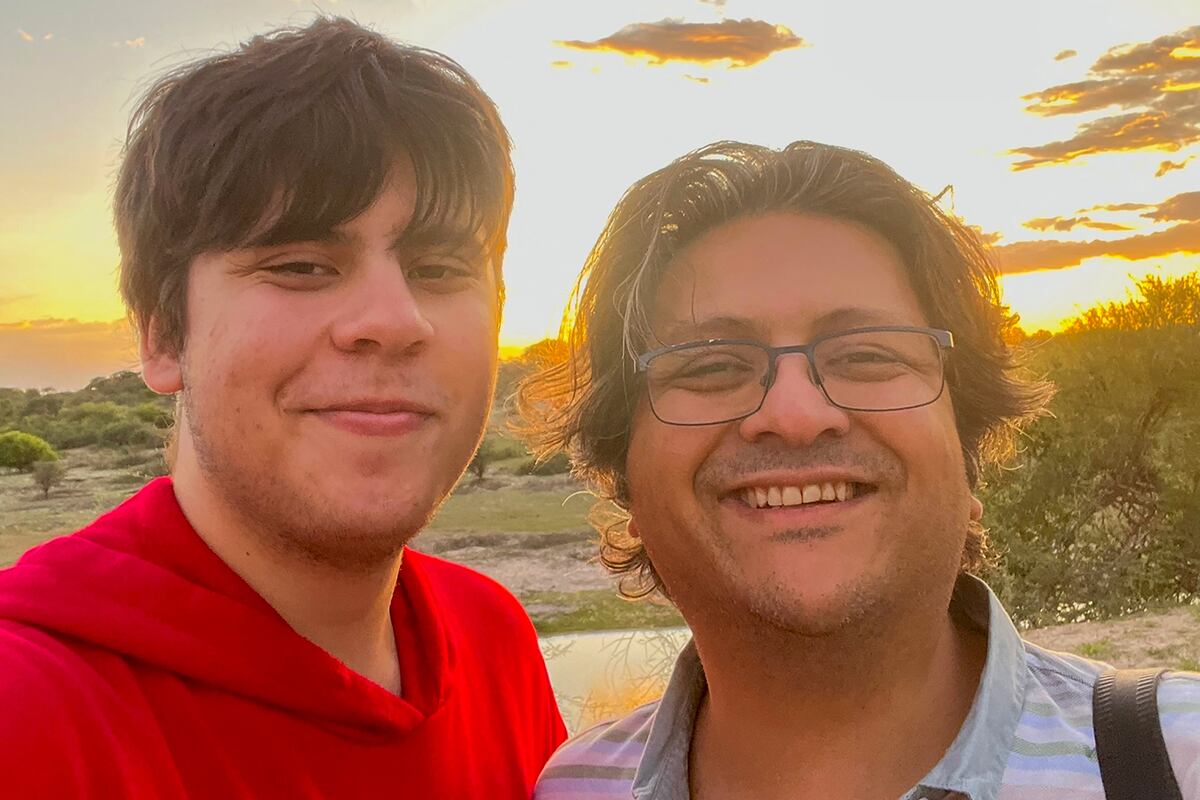 El empresario Shahzada Dawood y su hijo Suleman, ambos viajaban en el sumergible Titán rumbo al Titanic. (AFP).
