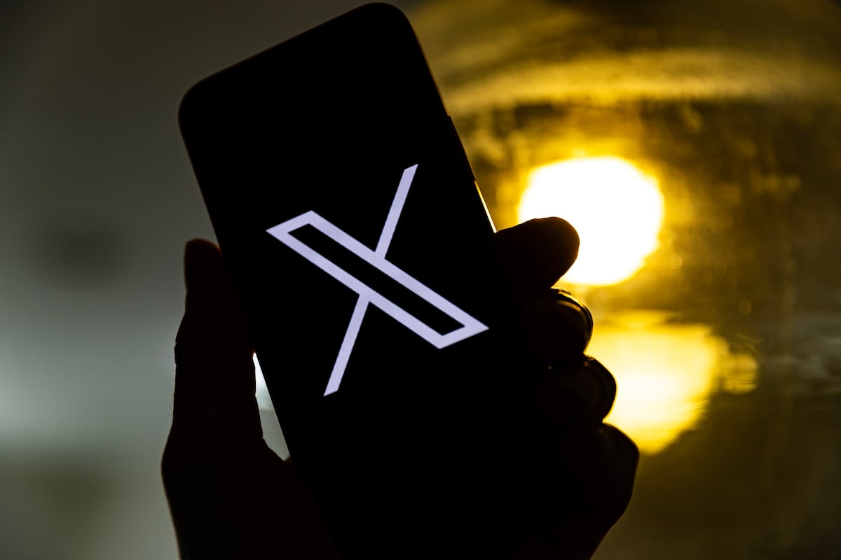 El modo oscuro será el predeterminado en X, señala Elon Musk.