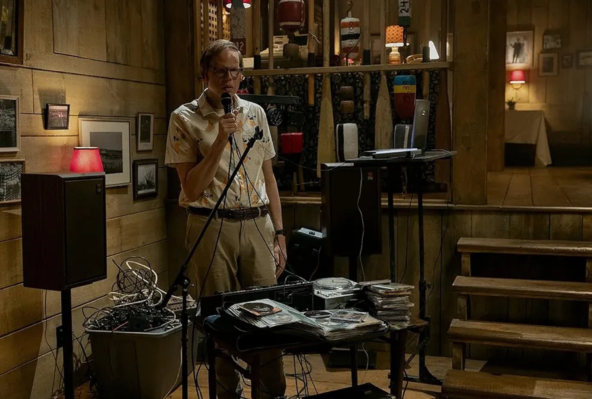 Jeff Hiller es parte del elenco de la serie de terror "Widow's Bay", creada por Katie Dippold (Foto: Apple TV)