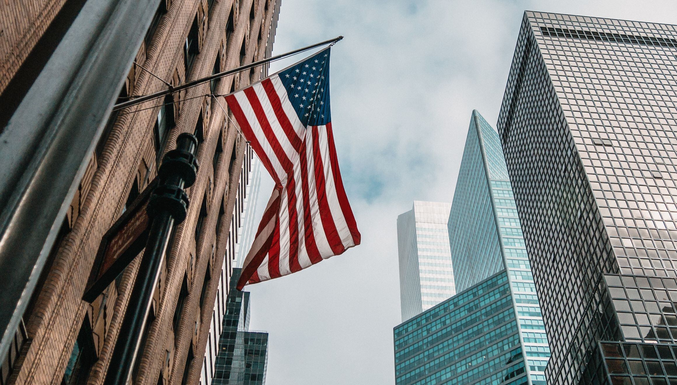 El programa permite a migrantes de Cuba, Venezuela, Nicaragua y Haití vivir en Estados Unidos (Foto: AlxeyPnferov / iStock)