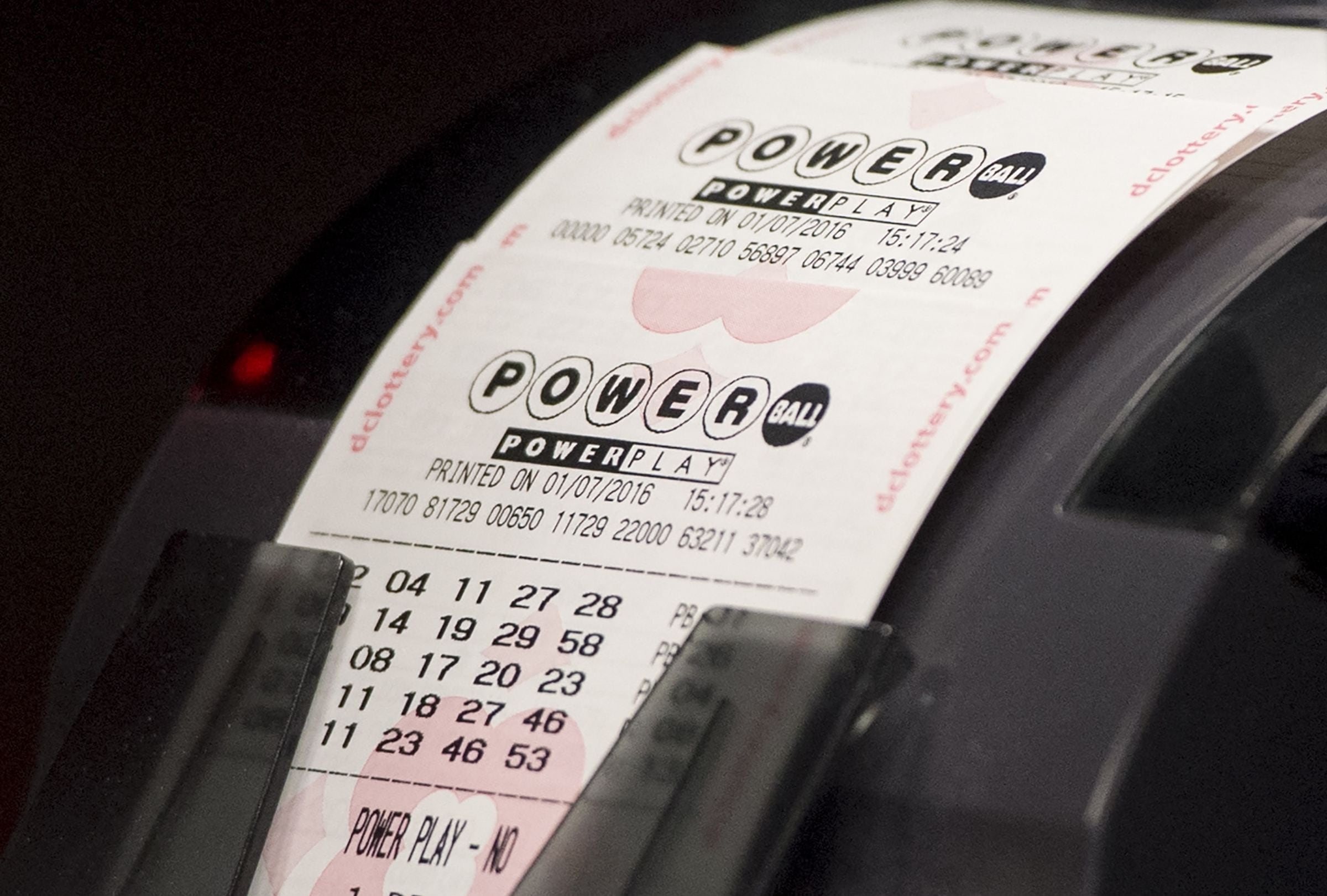 Revisa esta nota para que descubras quién ganó el Powerball hoy, miércoles 21 de enero, en EE.UU. (Foto: SAUL LOEB / AFP)