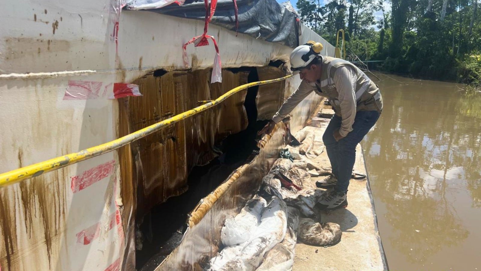 El organismo supervisa el cumplimiento de las disposiciones y la adecuada atención de la emergencia ambiental. Foto: OEFA