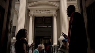 Argentina investiga a tres bancos sobre operaciones de bonos y puts
