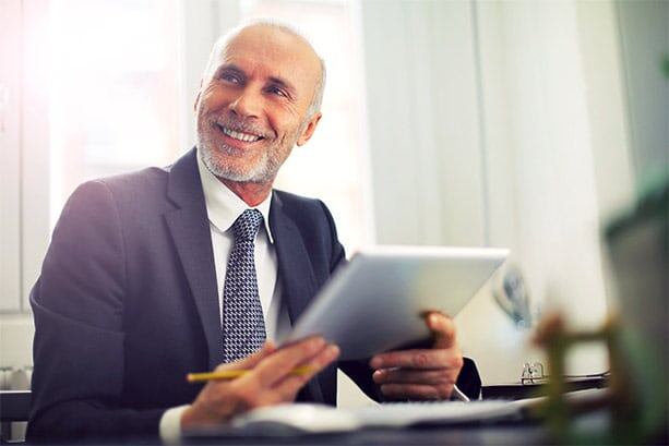 Claves para la reinserción laboral si el profesional llega a los 50 años. Foto: Freepick