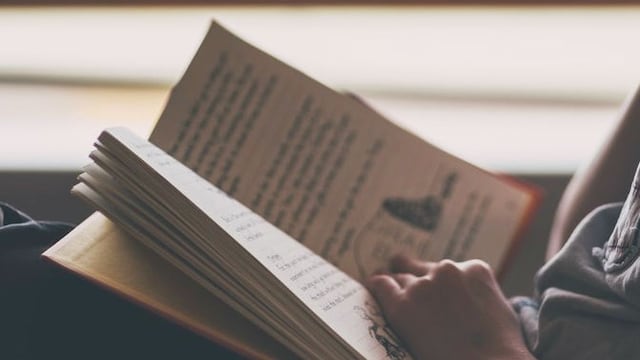 Leer ficción puede hacerte más creativo, revela estudio