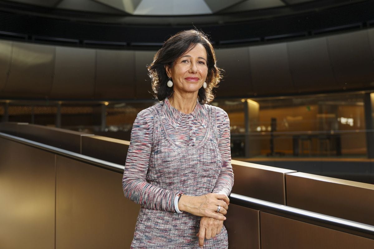 Ana Botín, presidenta ejecutiva del grupo Banco Santander SA, después de una entrevista con Bloomberg Television en Londres, Reino Unido, el miércoles 13 de octubre de 2021.