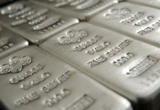 La plata revalida máximos históricos y se encamina hacia los US$ 61 por onza