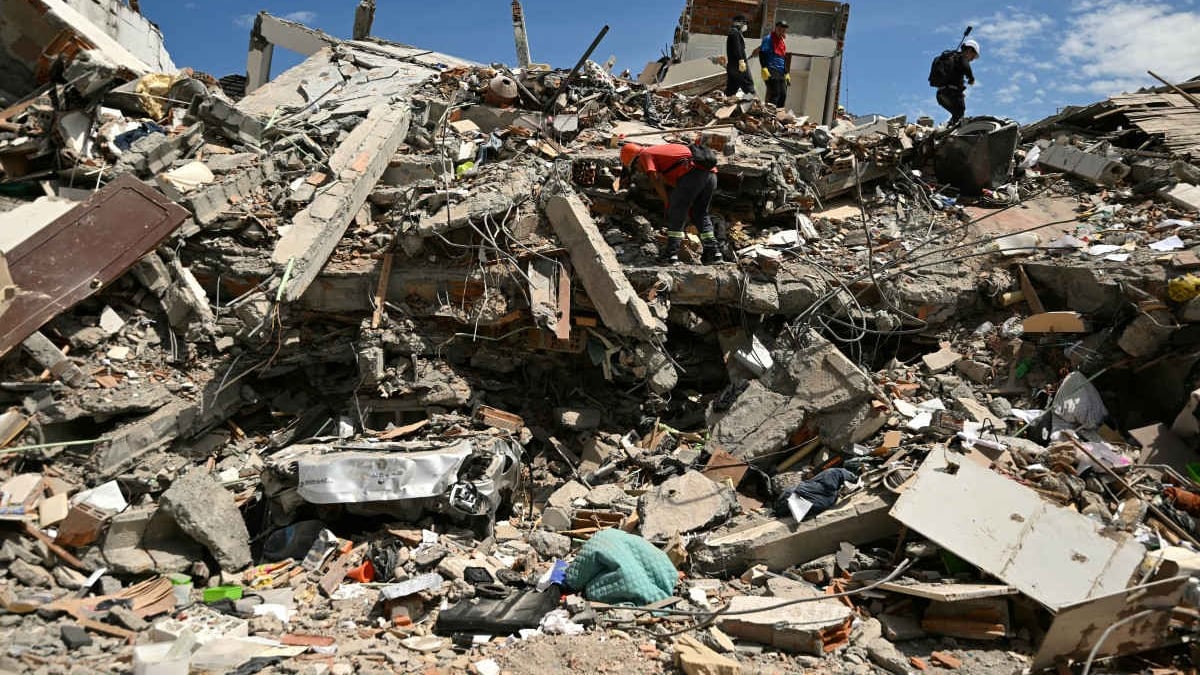Terremoto de magnitud 7.7 sacude Indonesia