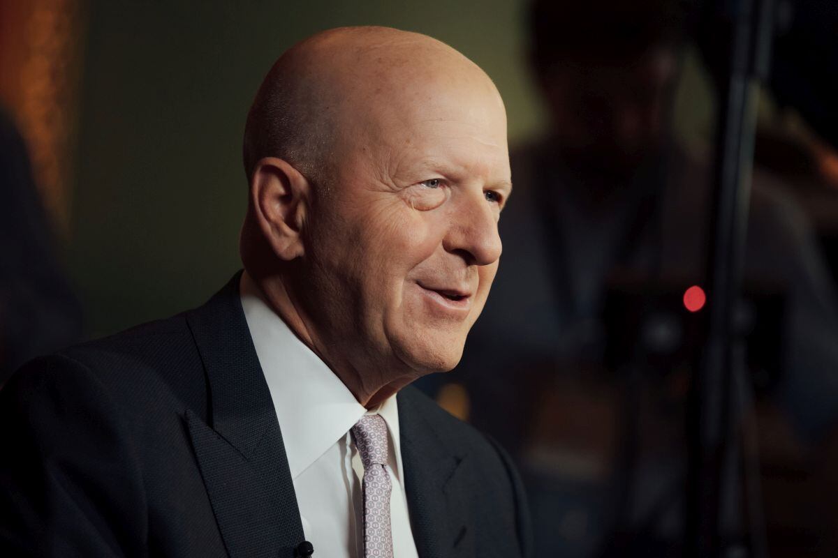 David Solomon, director ejecutivo de Goldman Sachs Group Inc., durante una entrevista de Bloomberg Television en Versalles, Francia, el lunes 13 de mayo de 2024.
