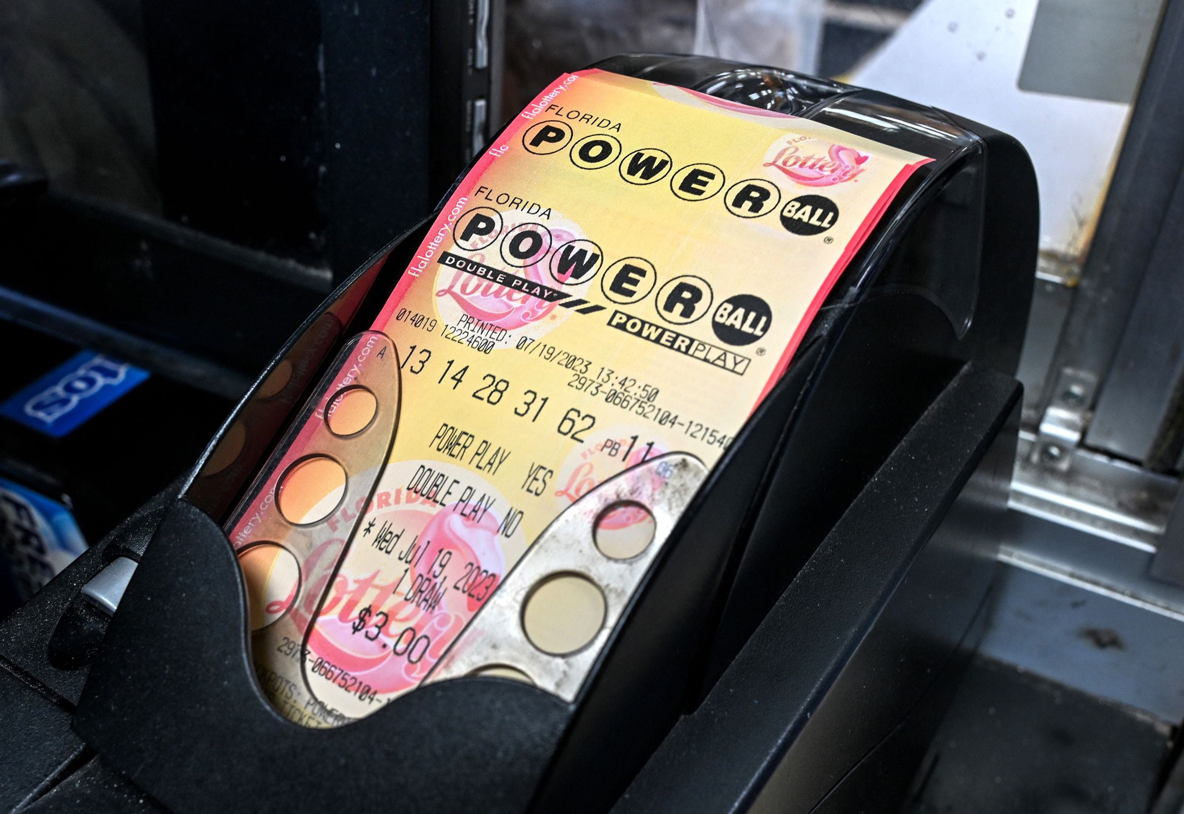 Los plazos límite para la venta de boletos del Powerball varían según la jurisdicción. (Foto: GIORGIO VIERA / AFP)