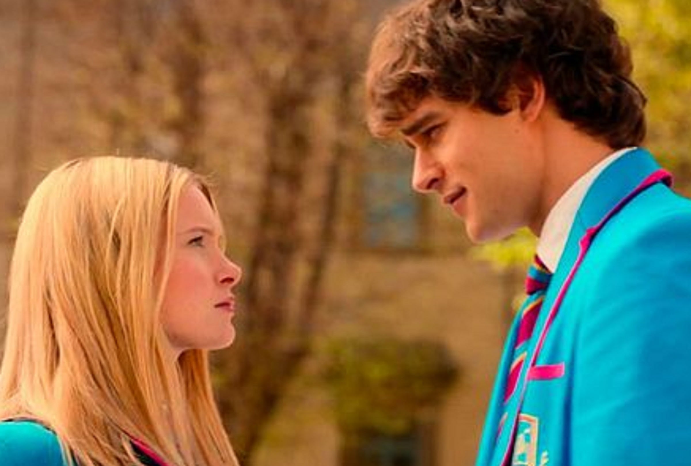 June (Mia Jenkins) se siente peligrosamente atraída por James (Pepe Barroso) en el drama romántico “Love Me Love Me" (Foto: Amazon Prime Video)