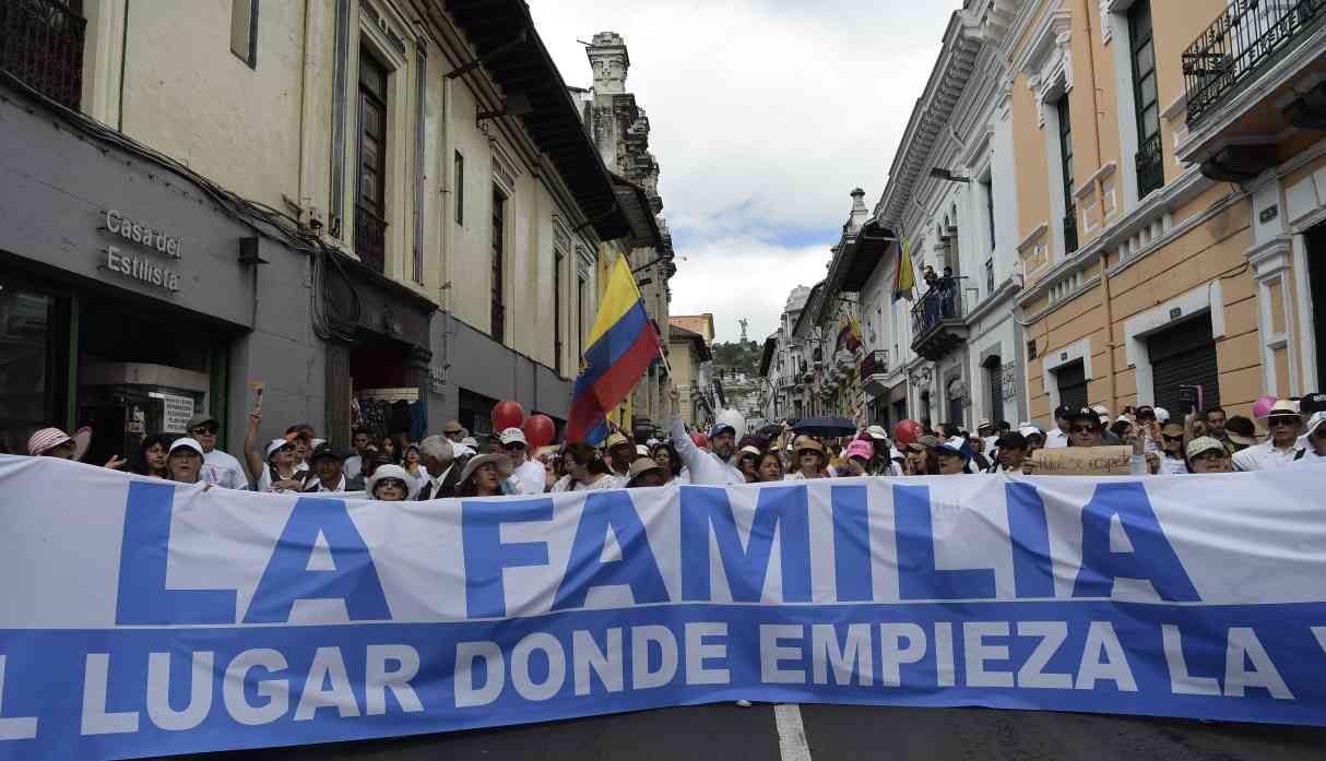 A la par se realizaron marchas similares, e igualmente pacíficas, en las costeras ciudades de Portoviejo y Quevedo, y en las andinas Latacunga, Cuenca y Ambato. (Foto: AFP)
