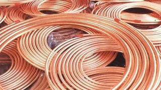 Precio del cobre tocó mínimos de tres años y medio mientras níquel toca máximo de 13 meses