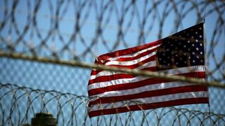 Gobierno de Trump envía el primer vuelo de migrantes detenidos a Guantánamo