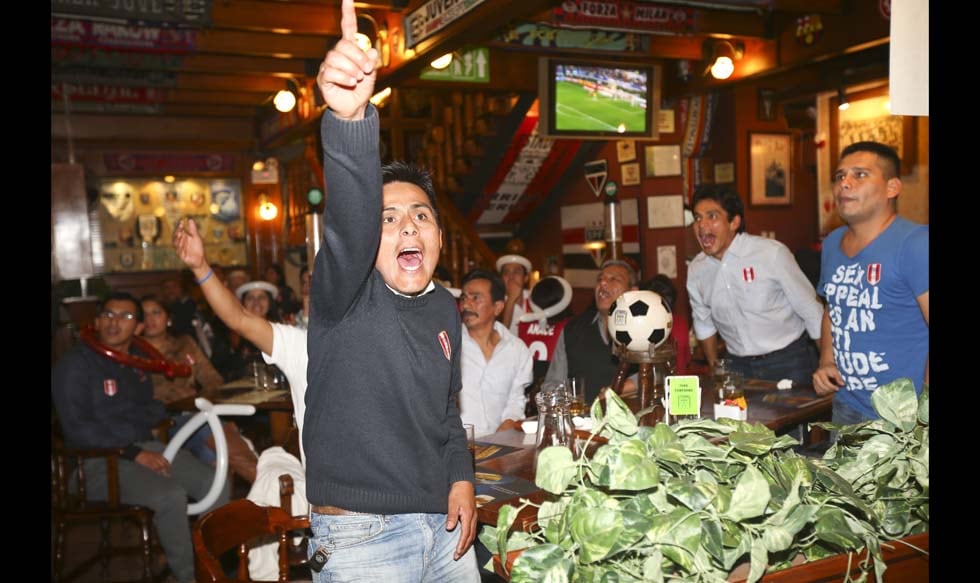 Los limeños deben elegir entre promociones aspiracionales y beneficios tangibles ofrecidos por empresas por el Mundial de Fútbol 2026.