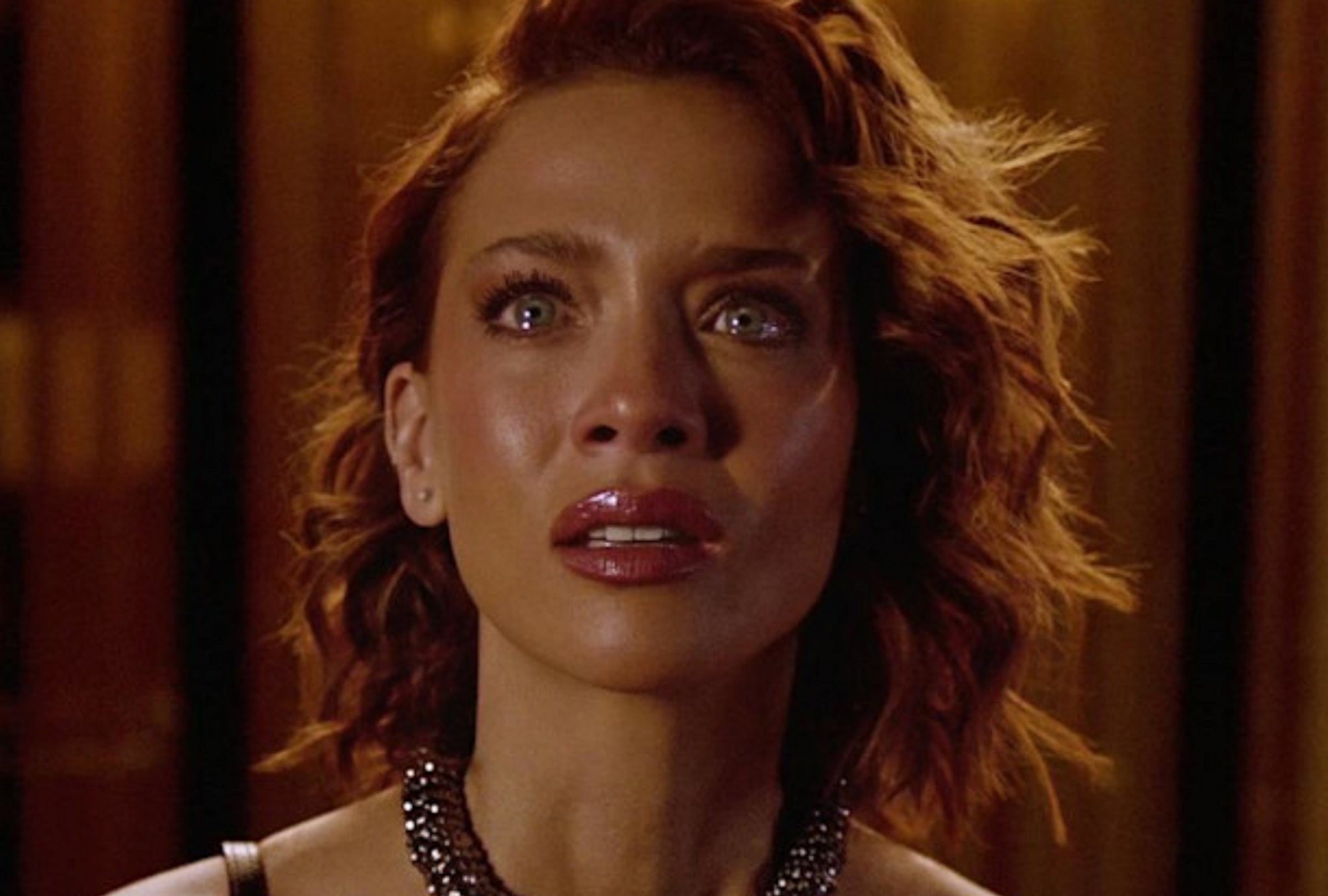 Camila Román (Carolina Miranda) sospecha que Miguel le esconde un secreto en la tercera temporada de la serie colombiana "Perfil falso" (Foto: Netflix)